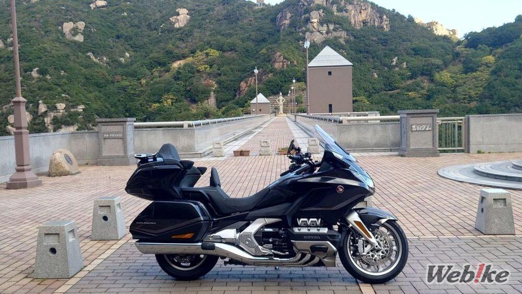 Merging Comfort with Tech: HONDA GOLDWING Custom